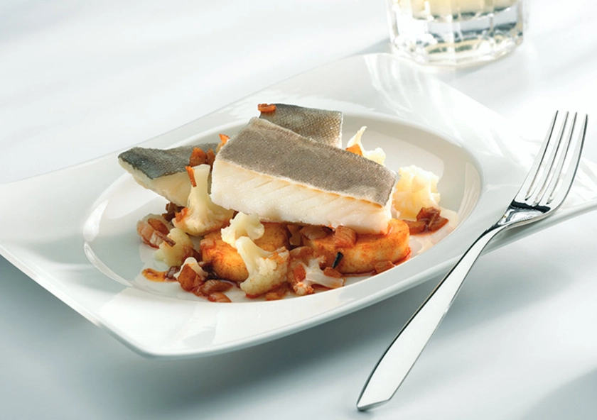 Lomos de Bacalao con Patatas, Coliflor y Ajada