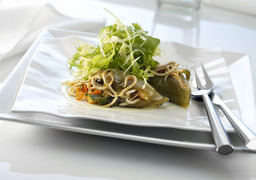 Ensalada de Anguriñas y Pimientos del Piquillo Rellenos