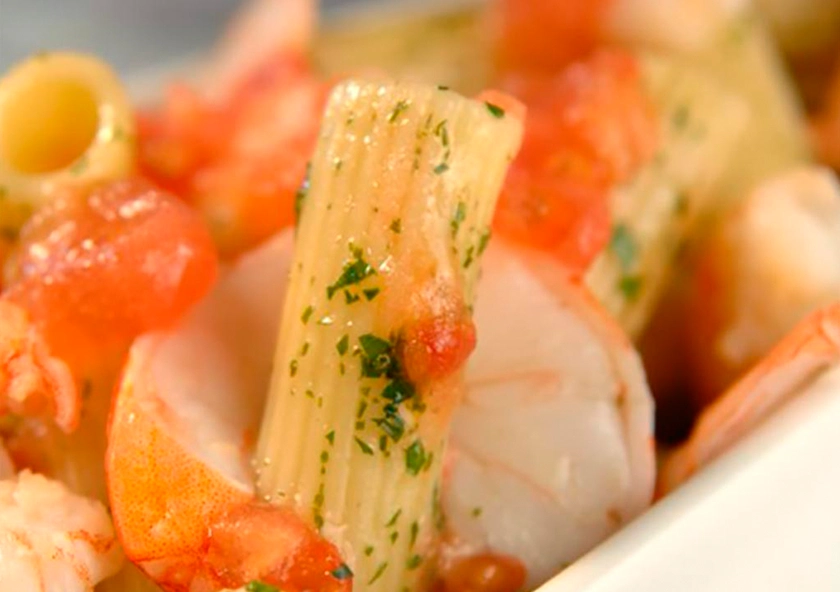 Macarrones con Langostinos y Tomate Natural