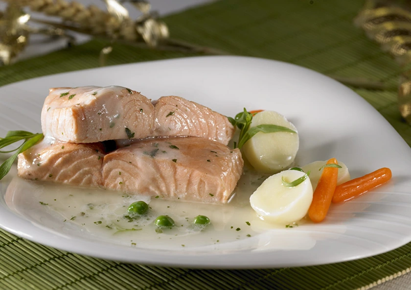 Salmón a la Plancha con Salsa de Estragón