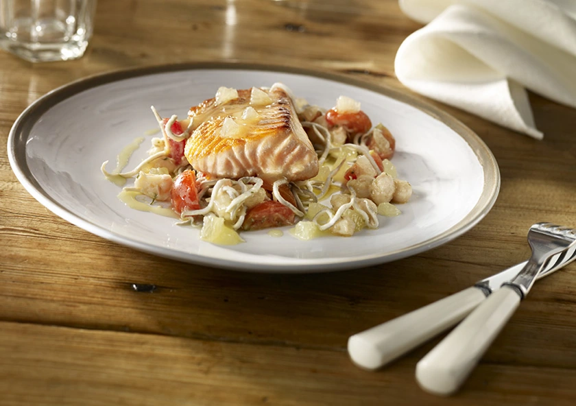 Salmón a la plancha con Salteado de Langostinos