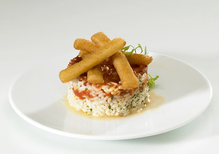 Timbal de Arroz con Rabas y Salsa de Tomate