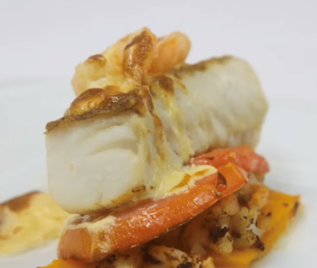 Bacalao al Horno con Langostinos y Verduras