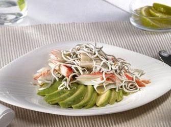 Ensalada de Aguacate con Surimi y Anguriñas