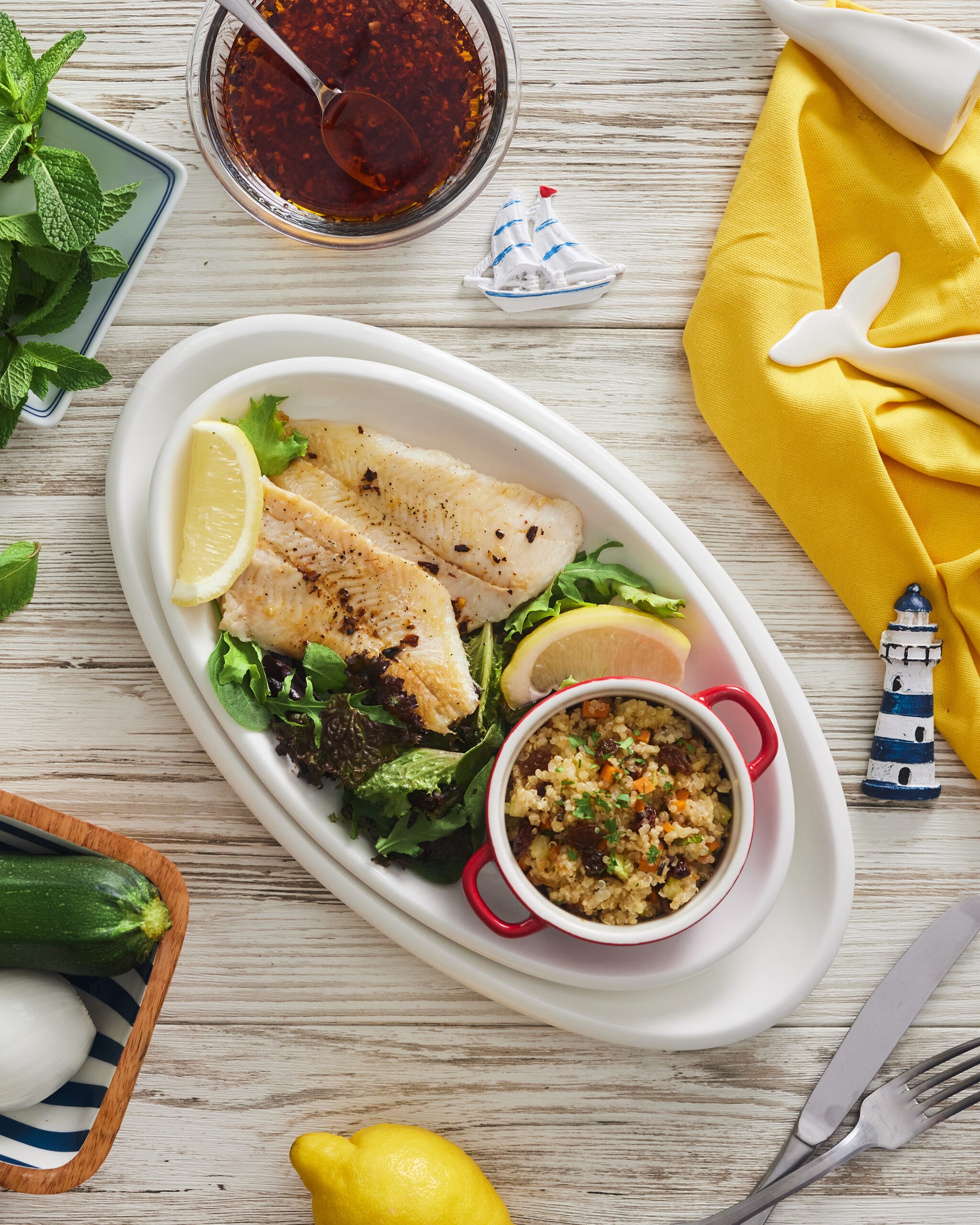 Merluza con quinoa y verduras salteadas
