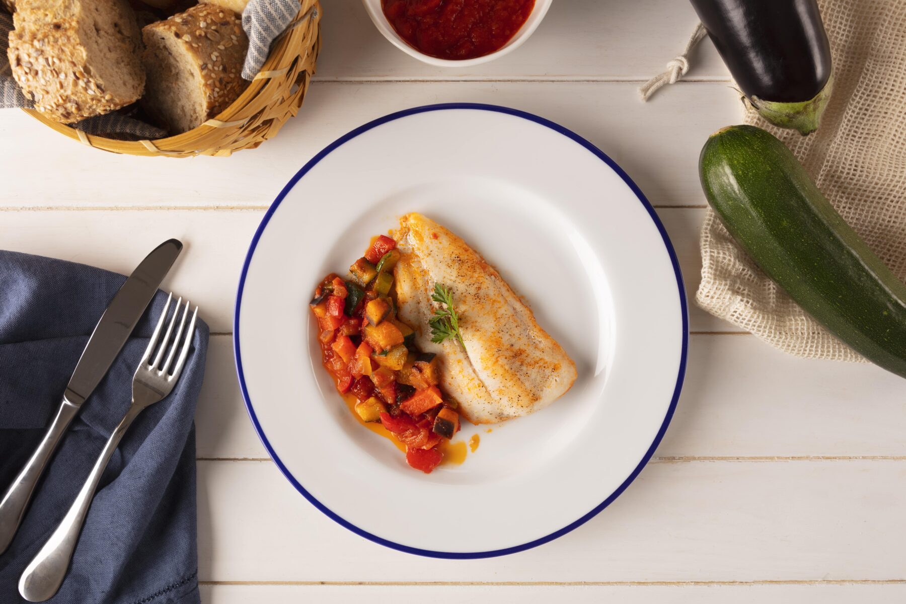 Filetes de Merluza con Pisto y Patatas