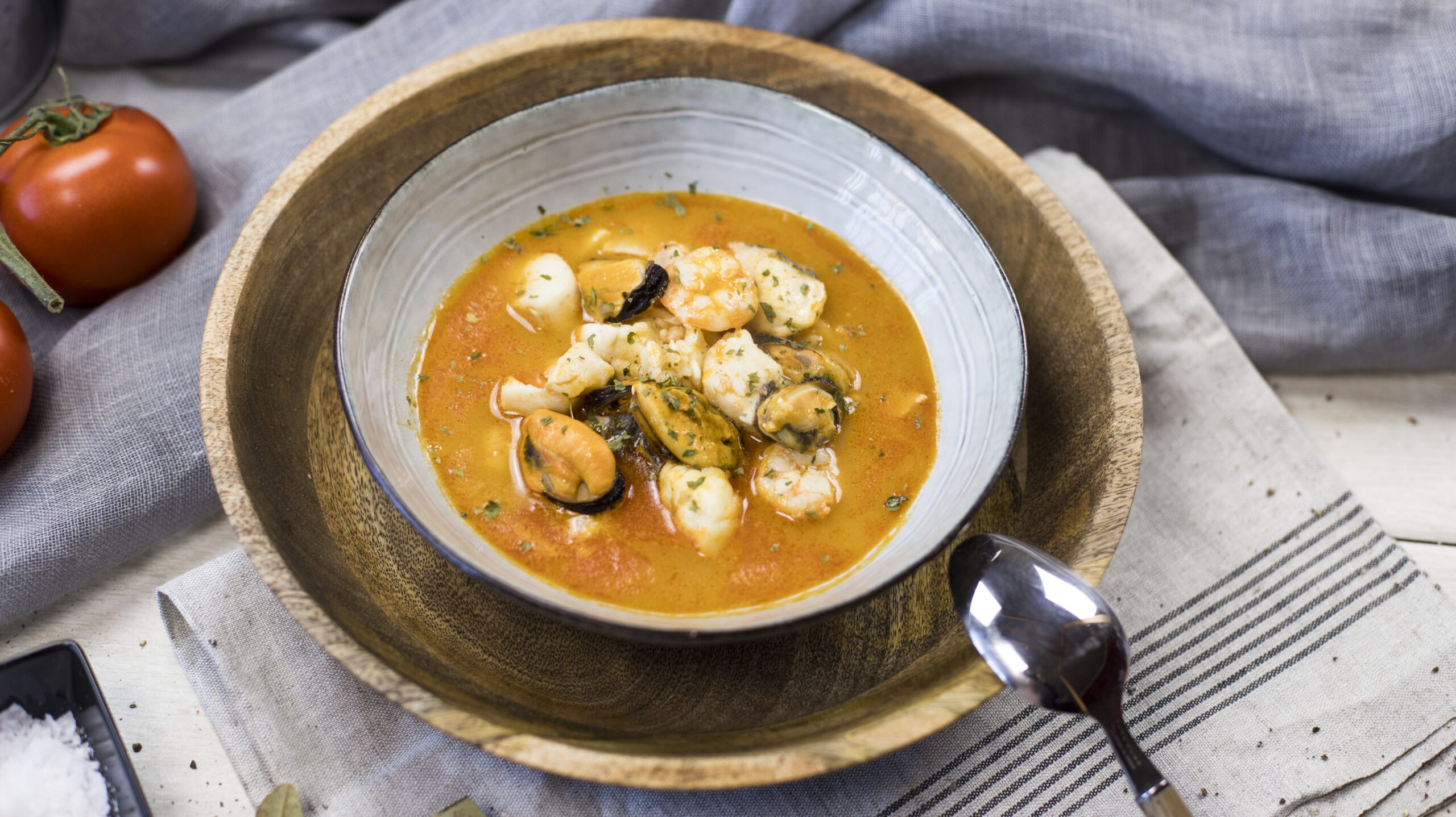 Sopa de Pescadores con Corazones de Merluza, Langostinos y Mejillones