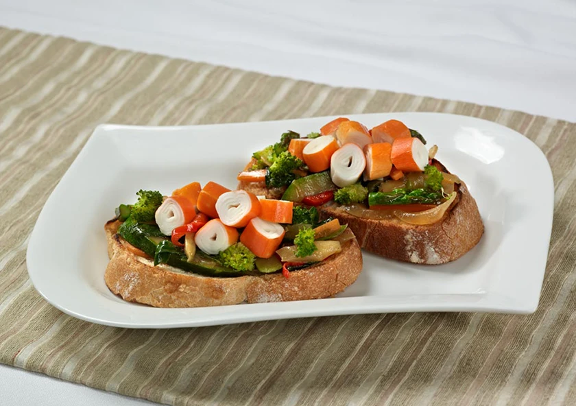 Tostas de Palitos de Mar con Vegetales