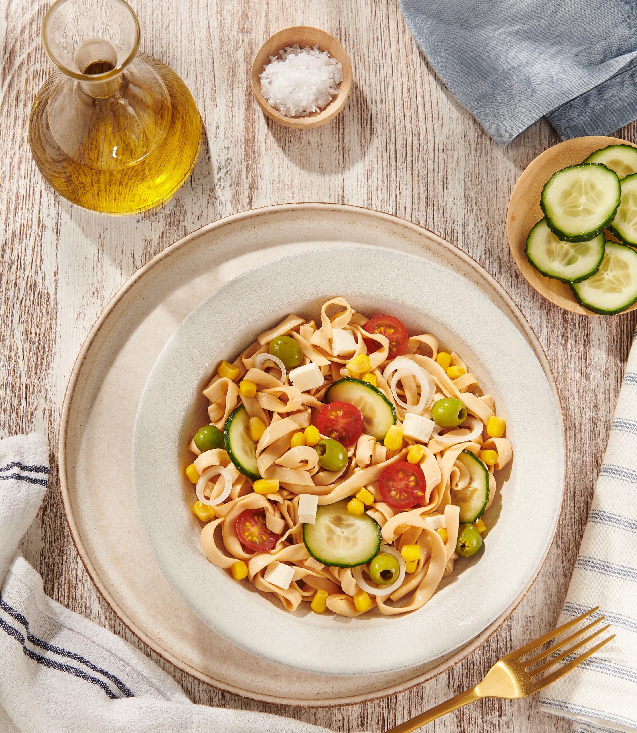 Ensalada de tallarines de salmón