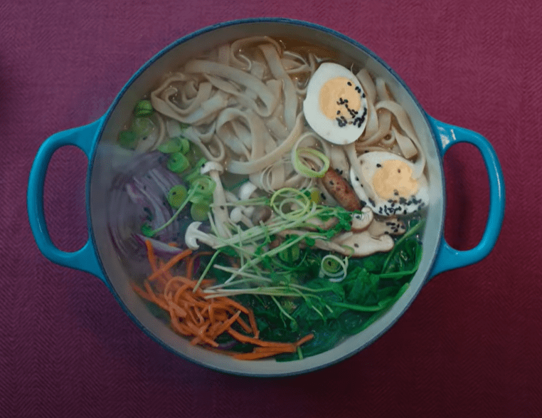 Ramen vegetal con tallarines de bacalao